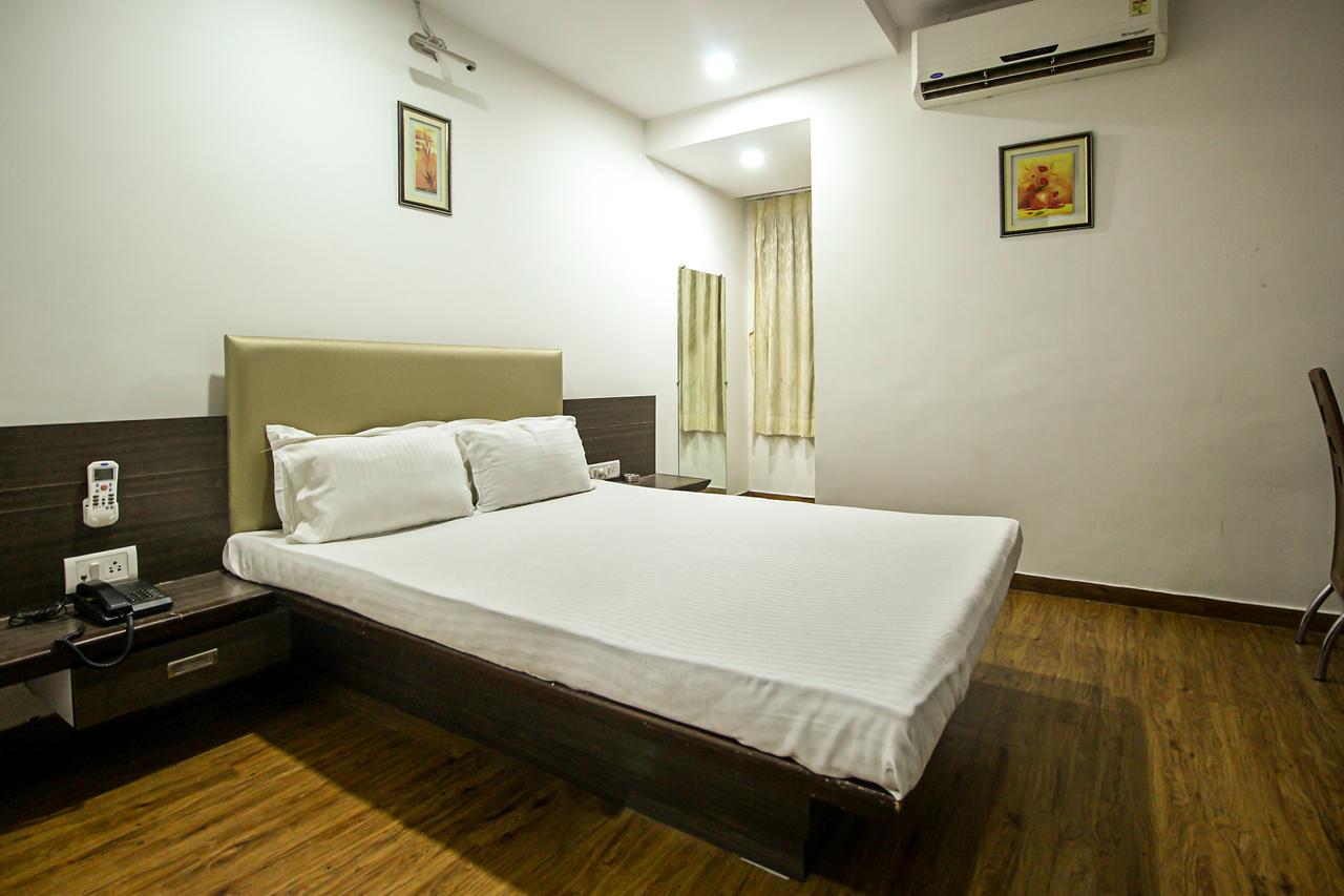 New Rajdhani Hotel Vadodara Exterior foto