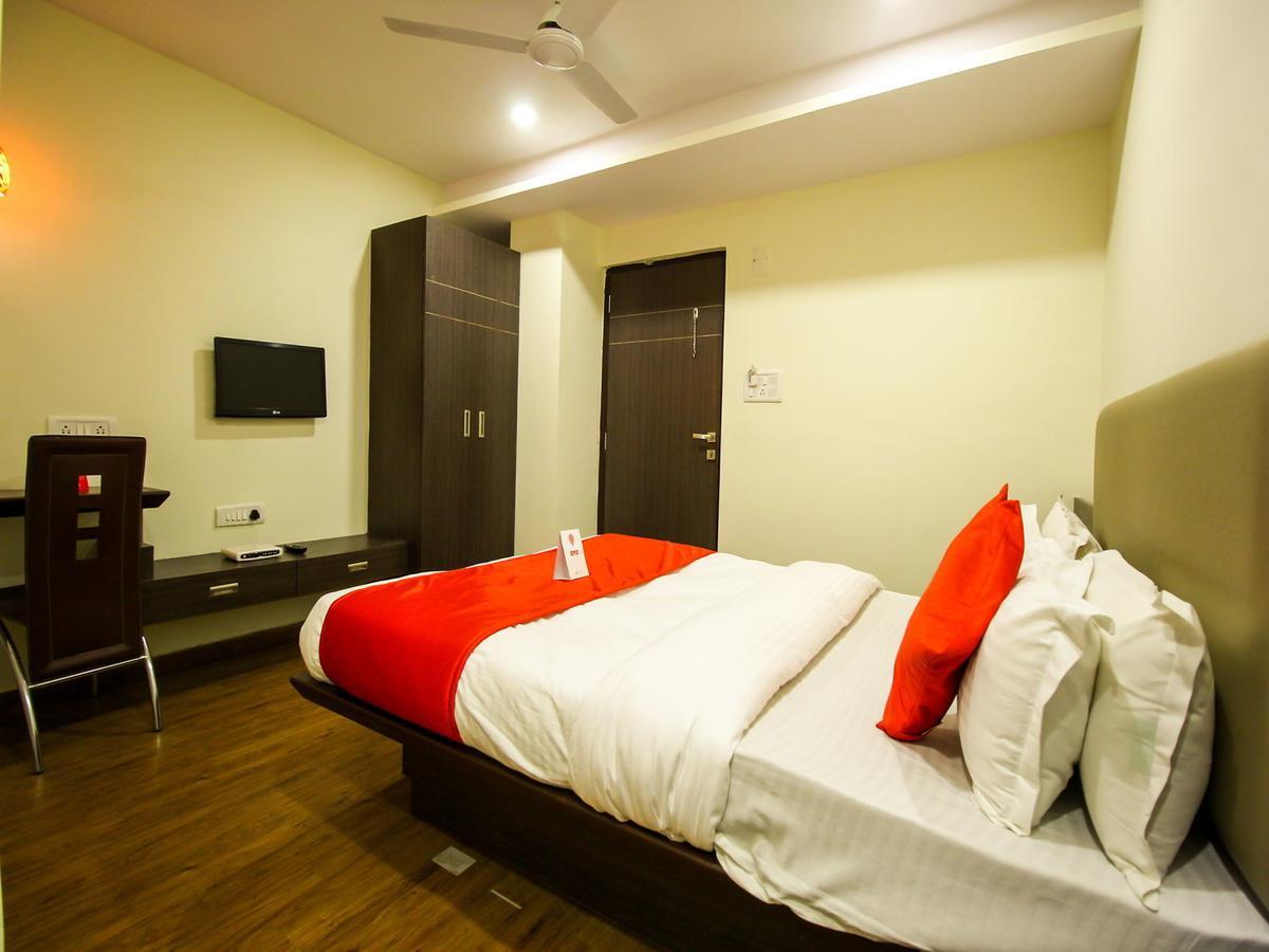 New Rajdhani Hotel Vadodara Exterior foto